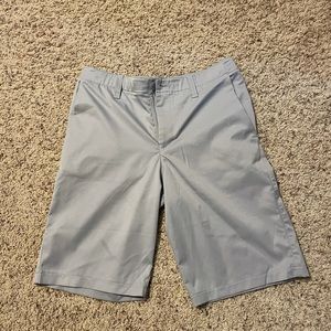 Barely worn Under armour youth size 16 golf shorts